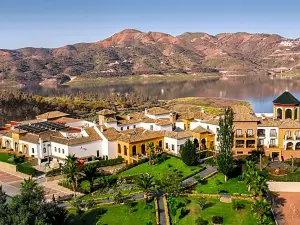 B Bou Hotel la Viñuela & Spa