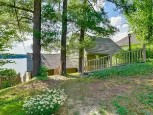 Cozy Cohocton Cottage w/ Private Beach & Deck!