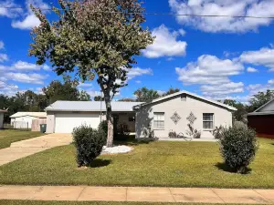 The Peaceful One 3 Bedroom Home by Redawning