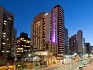 Qoya Hotel Curitiba, Curio Collection by Hilton
