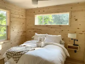 Modern Design - Fire Pit - Lake Access