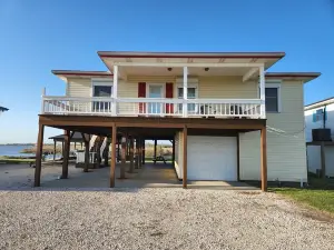 Lakefront Home "The Red Crab"