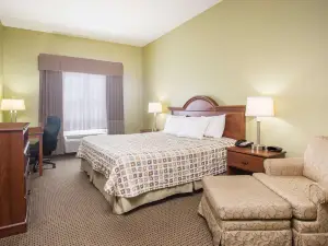 Days Inn & Suites by Wyndham Swainsboro