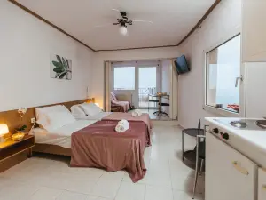 Hotel Christina - Happy Days
