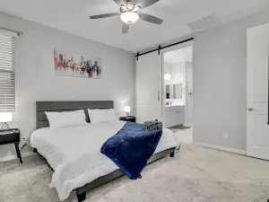 Stunning Retreat - Heated Pool, Pool Table, Mountain View