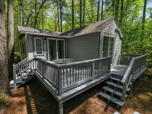 Cottage by the Pond the Perfect Cozy Escape!
