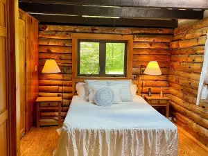 Lakefront cabins for family and friend gatherings