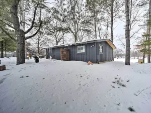 Pine City Getaway, Steps from Snake River!