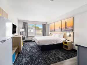 Days Inn & Suites by Wyndham Norton Shores/Muskegon