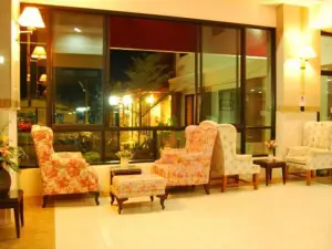 LJ the Emerald Hotel