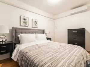 Hudson 3 Bed Apartment Near MSG Walk to Times Square