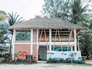 Lalasa Container Inn