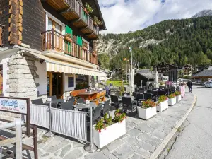 Monterosa Cozy Apartment 200mt from Ski