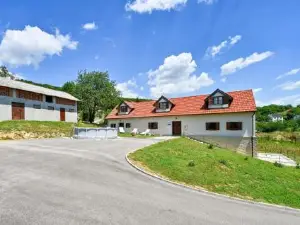 Awesome Home in Breznicki Hum