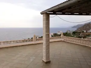阿德拉精彩海景 4 居之家陽台飯店 - 離海灘 180 米