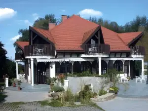 Zsanett Hotel