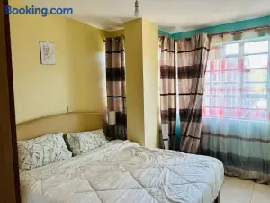 Eclectic 2 bedrm homely & comfy