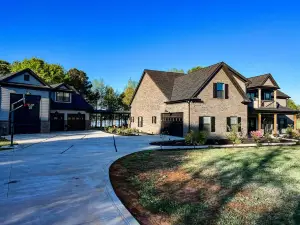 The Lakeside Loft - Covington, GA - Beautiful Lakefront Rental Sleeps up to Four