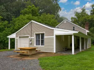 The Creekside Cabin/rail trail/tubing