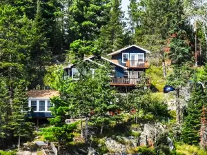 Comfort and Convenience.  Family and pet friendly.  Close to the action!