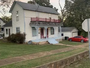 A Step Back in Time, Old Fashioned Hospitality.<br>Thayer/ Mammoth Spring in town.