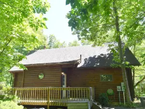 Lazy Bear Retreat - Classic Cabin!