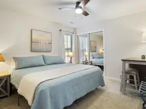 Screened Balcony and Swim Dock - Stunning Waterfront Retreat