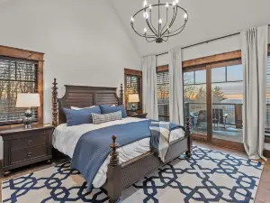 Hot Tub, Vineyard Access and Stunning Views - Elegant Mountain Retreat