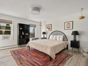 Historic, 1st Floor Apartment in Central Warren