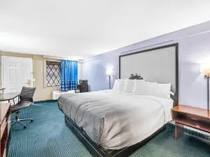 Super 8 by Wyndham Lantana West Palm Beach
