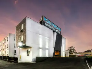 Hollywood Inn Suites Hotel