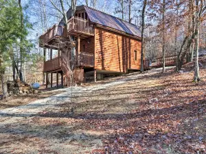 Beattyville Cabin w/ Decks by the Red River Gorge!