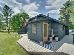 Diamond Lake Waterfront Cabin w/ Deck + Dock!