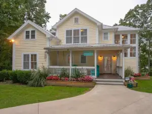 Modern Farmhouse Style Chalet with Amazing Kentucky Lake Views - Dock, Hottub and Firepit!