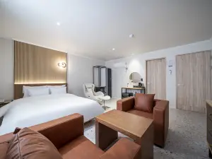 Hotel Encanto in Bonggok-Dong, Gumi