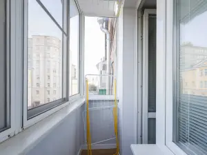 Pyatikomnatnaya na Maloy Pirogovskoy 23 s Krasivym Vidom iz Okna Flat