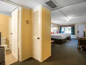 TiltonLodge Inn & Suites