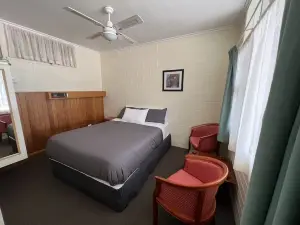 Glossop Motel