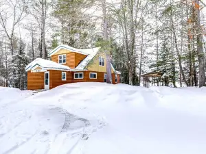 Cozy Echo Lake Cabin Near Snowmobiling Trail!