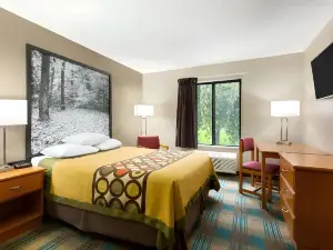 Super 8 by Wyndham Hannibal
