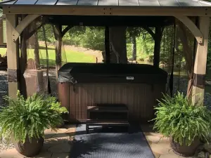 Creekside Cabin near Blue Ridge Parkway