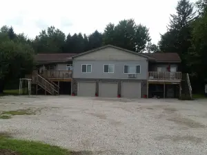 7 Bedrooms / 3 Baths Apartment ~ On 5 Acres AC, WIFI, Pond For Fishing, Firepit