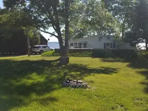 Large Cottage:  Private Beach/Stunning Sunsets/Kayaks/Fire Pit