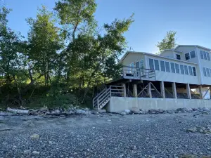 Idle Hour - Dramatic Direct Oceanfront 2 bed 2 bath