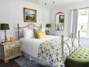 The Mayor • Huge Kids Space • Near Lake & Rivers