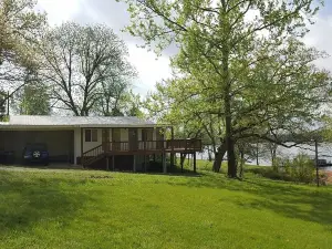 1,400 sf Lakefront Home with Nearby Boat Ramp & Marina