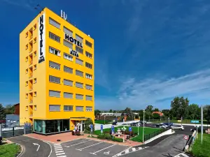 Hotel Aura Design & Garden Pool