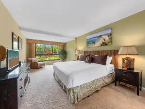 Luxurious Beachfront Escape - Jacuzzi, Tennis, Pool, Wifi