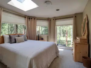 Serene Haven - WiFi, Biking Trails, Peaceful Setting