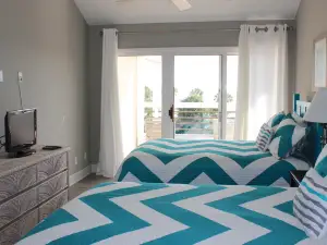 Ocean View and Modern Decor - Stunning Atrium Villa Retreat